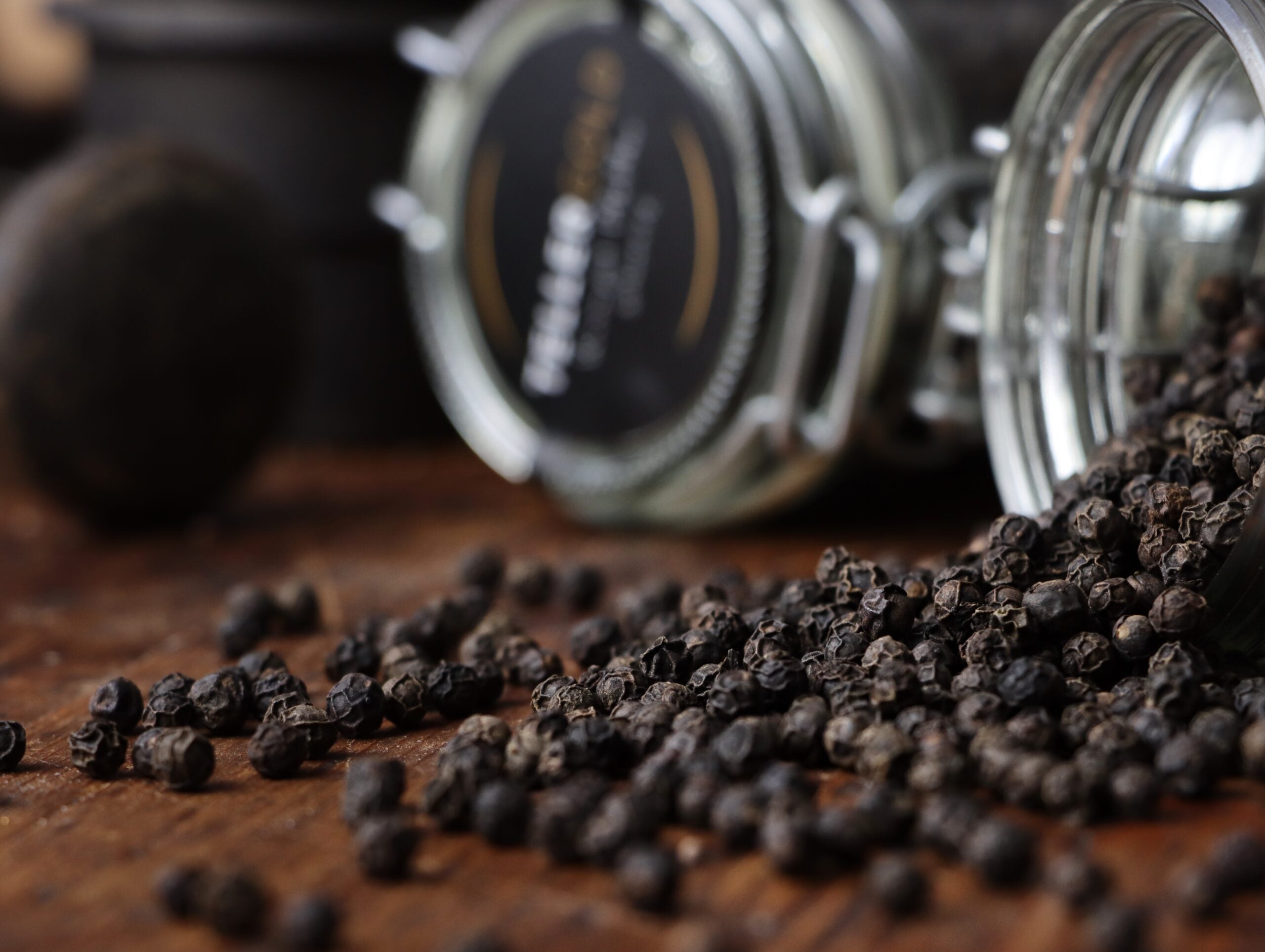 Tellergold Schwarzer Kampot Pfeffer 60 g im Dekorglas